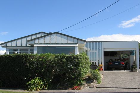 Photo of property in 2/124 Churchill Road, Rothesay Bay, Auckland, 0630