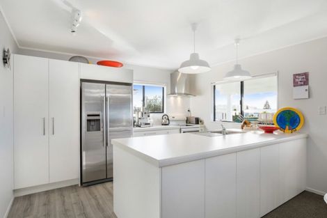 Photo of property in 20 Day Dawn Crescent, Omaha, 0986