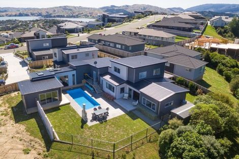 Photo of property in 90 Endeavour Drive, Whitby, Porirua, 5024