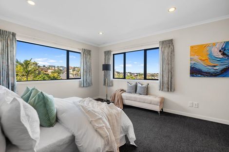 Photo of property in 2 Bintulu Place, Fairview Heights, Auckland, 0632