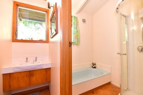 Photo of property in 20 Glenelg Road, Red Beach, 0932