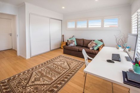 Photo of property in 2/41 Merani Street, Narrow Neck, Auckland, 0622