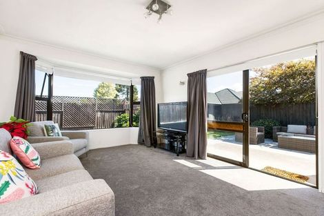 Photo of property in 2/5 Gibbs Place, Halswell, Christchurch, 8025