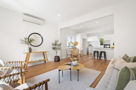 Photo of property in 2/180 Lake Road, Northcote, Auckland, 0627