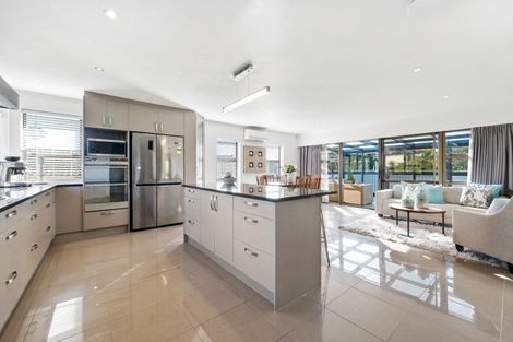 Photo of property in 15 Pigeon Mountain Road, Half Moon Bay, Auckland, 2012