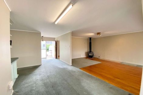 Photo of property in 35 Sunnyside Road, Sunnyvale, Auckland, 0612