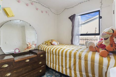 Photo of property in 6 Katrina Place, Massey, Auckland, 0614