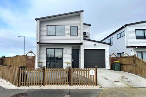 Photo of property in 2 Minhas Road, Papakura, 2110