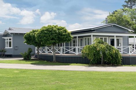 Photo of property in 339 Waitakere Road, Taupaki, Henderson, 0782
