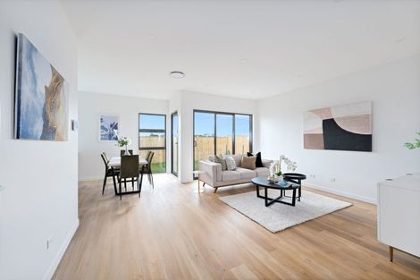 Photo of property in 33 Taipahitini Road, Rosehill, 2113