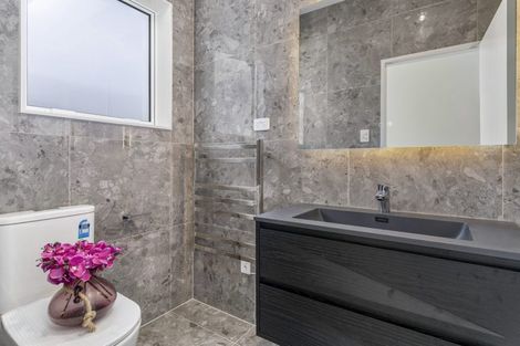 Photo of property in 16 Vinistra Road, Kumeu, 0810