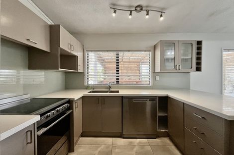 Photo of property in 26 Orinda Close, Botany Downs, Auckland, 2010