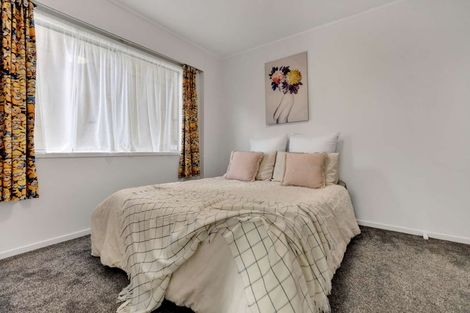 Photo of property in 2/42 Sheridan Drive, New Lynn, Auckland, 0600