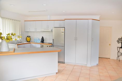 Photo of property in 2 Hazards Road, Weymouth, Auckland, 2103