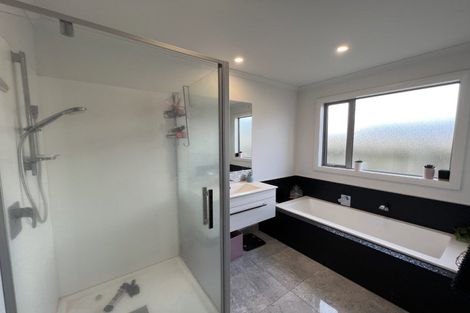 Photo of property in 30 Peter Hall Drive, Kelvin Grove, Palmerston North, 4414