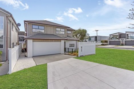 Photo of property in 20 Lynton Road, Bucklands Beach, Auckland, 2012