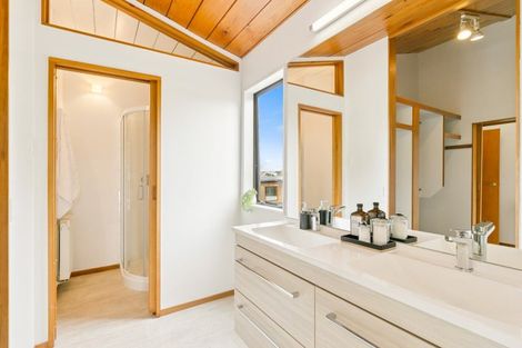 Photo of property in 7 Nadia Grove, Khandallah, Wellington, 6035