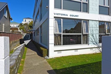 Photo of property in Victoria Court, 4/4 Queen Street, Mount Victoria, Wellington, 6011