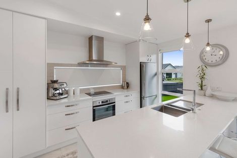 Photo of property in 39 Kotiate Street, Papamoa Beach, Papamoa, 3118