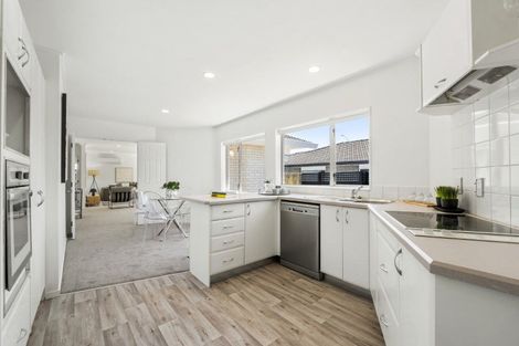 Photo of property in 3/116 Meadowland Drive, Somerville, Auckland, 2014