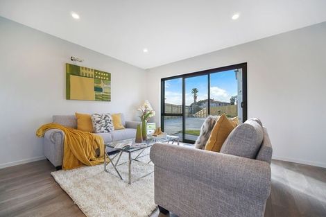 Photo of property in 17a Massine Place, Randwick Park, Auckland, 2105