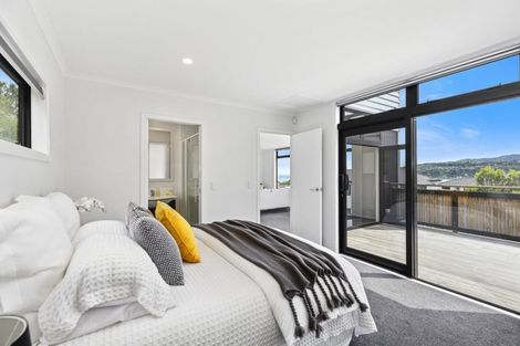 Photo of property in 3 Bunker Way, Strathmore Park, Wellington, 6022