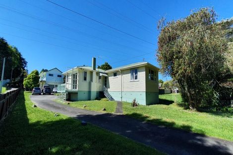 Photo of property in 82 Dundale Avenue, Blockhouse Bay, Auckland, 0600