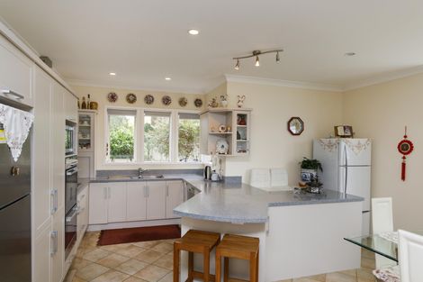 Photo of property in 4 The Oaks, Awapuni, Palmerston North, 4412