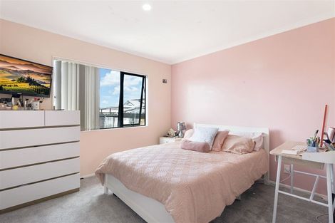 Photo of property in 24 Gordon Stanley Drive, Massey, Auckland, 0614
