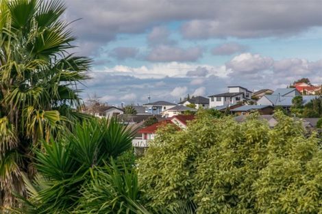 Photo of property in 23 Hogarth Rise, West Harbour, Auckland, 0618