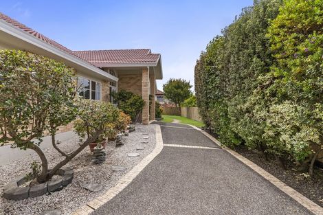 Photo of property in 11 Nathan Close, Somerville, Auckland, 2014