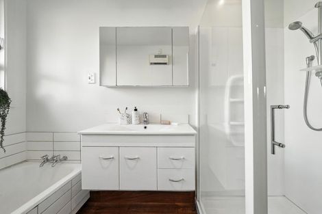 Photo of property in 215 Greers Road, Bryndwr, Christchurch, 8053