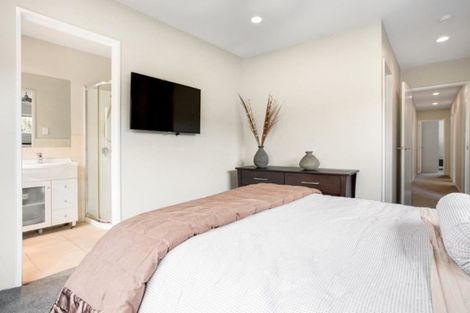 Photo of property in 21 Cityview Place, Massey, Auckland, 0614