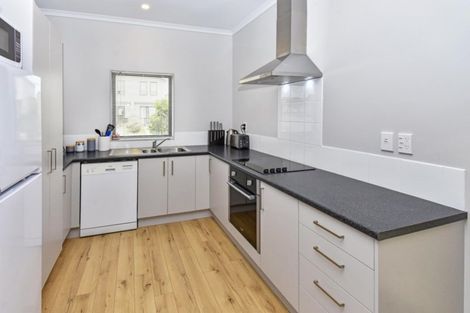 Photo of property in 16 Kuparu Street, Weymouth, Auckland, 2103