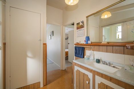 Photo of property in 14 Annette Place, Whitianga, 3510