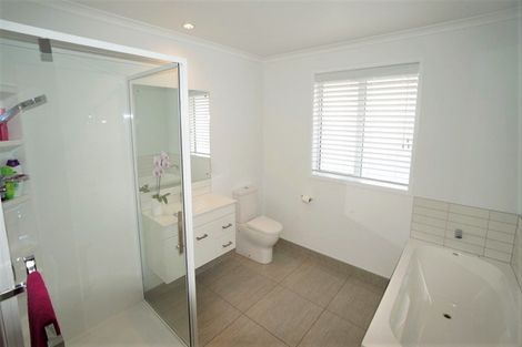 Photo of property in 9 Barbados Way, One Tree Point, 0118