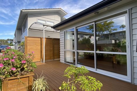 Photo of property in 17a Knightsbridge Drive, Forrest Hill, Auckland, 0620