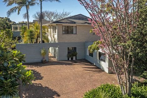 Photo of property in 2 Geoffrey Road, Torbay, Auckland, 0630