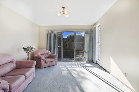 Photo of property in 92b Royal Park Drive, Parklands, Christchurch, 8083