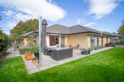 Photo of property in 4 The Oval, Hillmorton, Christchurch, 8024