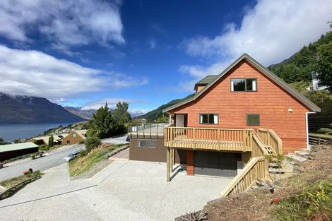 Photo of property in 127 Wynyard Crescent, Fernhill, Queenstown, 9300