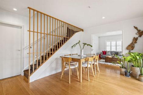 Photo of property in 2/17 Sudan Avenue, Milford, Auckland, 0620