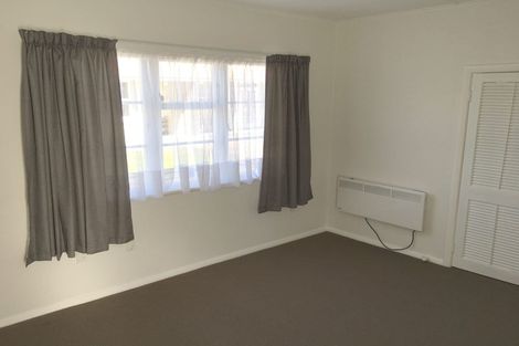 Photo of property in 18 Saulbrey Grove, Woburn, Lower Hutt, 5010