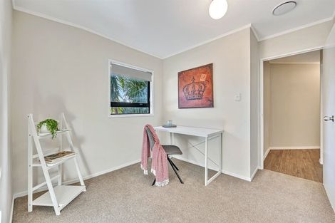 Photo of property in 11 Raphael Place, West Harbour, Auckland, 0618
