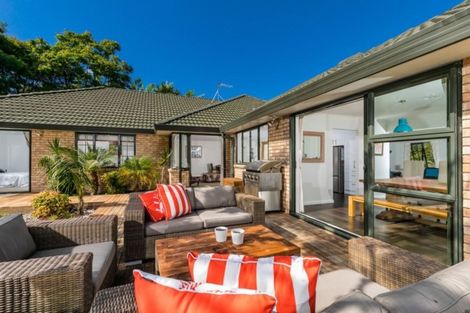 Photo of property in 29 Almond Grove, Greenhithe, Auckland, 0632