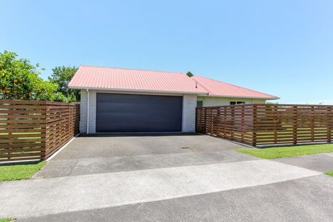 Photo of property in 18 Veale Road, Frankleigh Park, New Plymouth, 4310