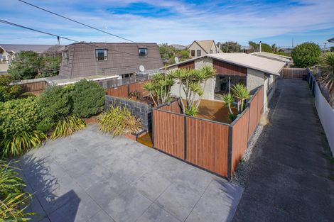 Photo of property in 523 Marine Parade, South New Brighton, Christchurch, 8062