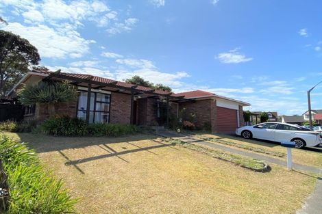 Photo of property in 12 Bosnyak Drive, Te Atatu South, Auckland, 0610