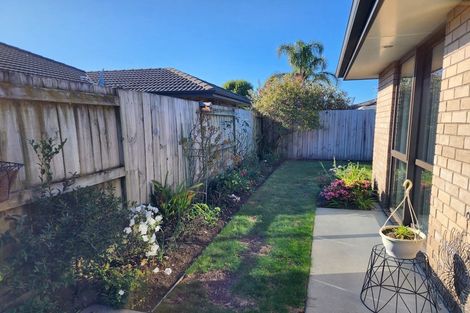 Photo of property in 21 Rainey Crescent, Papamoa Beach, Papamoa, 3118