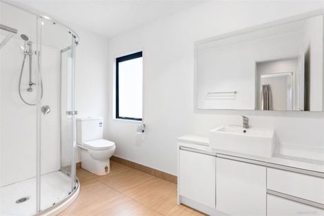 Photo of property in 12 Wren Place, Unsworth Heights, Auckland, 0632